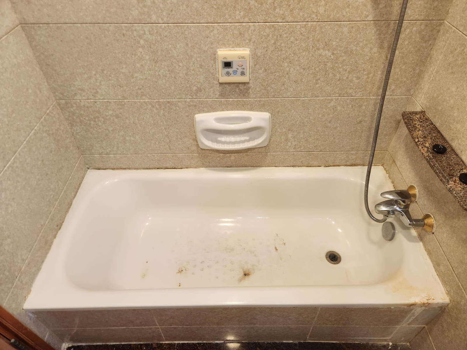 專業浴缸表面修復｜Professional Tub Resurfacing