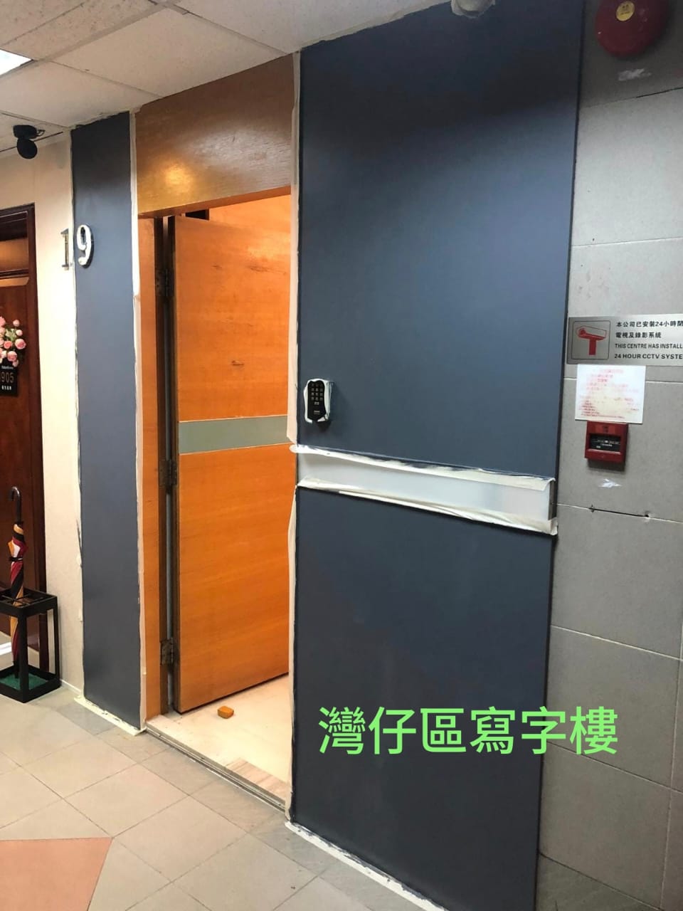 木門油漆翻新前後對比，專業施工效果展示