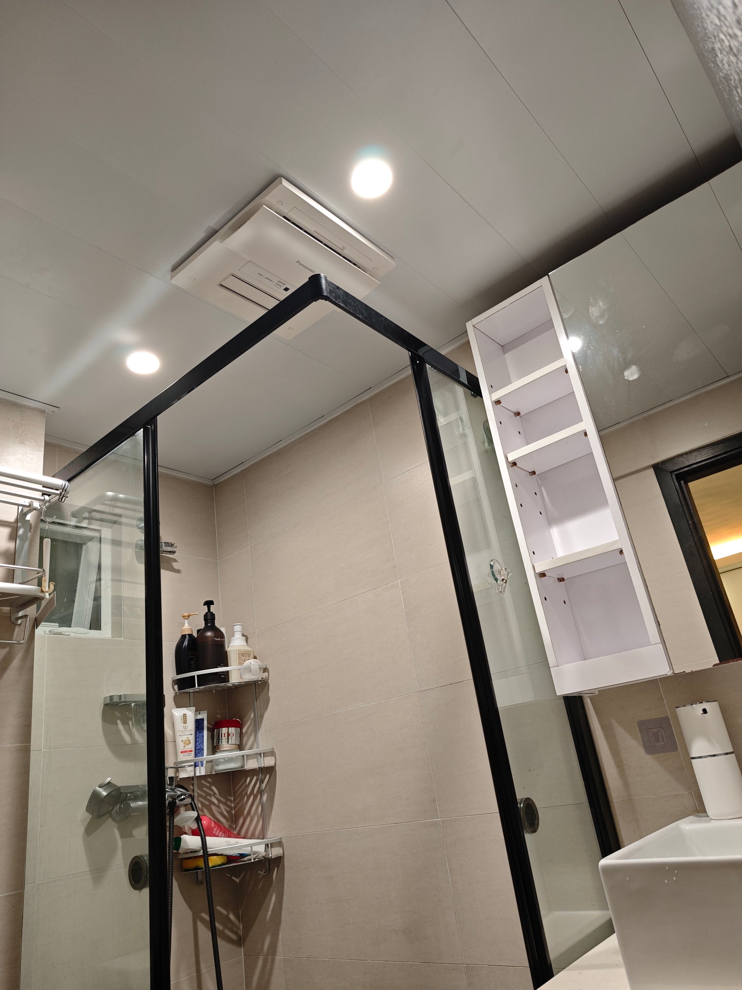 Energy-efficient ceiling bathroom heater, fast heating, experience.