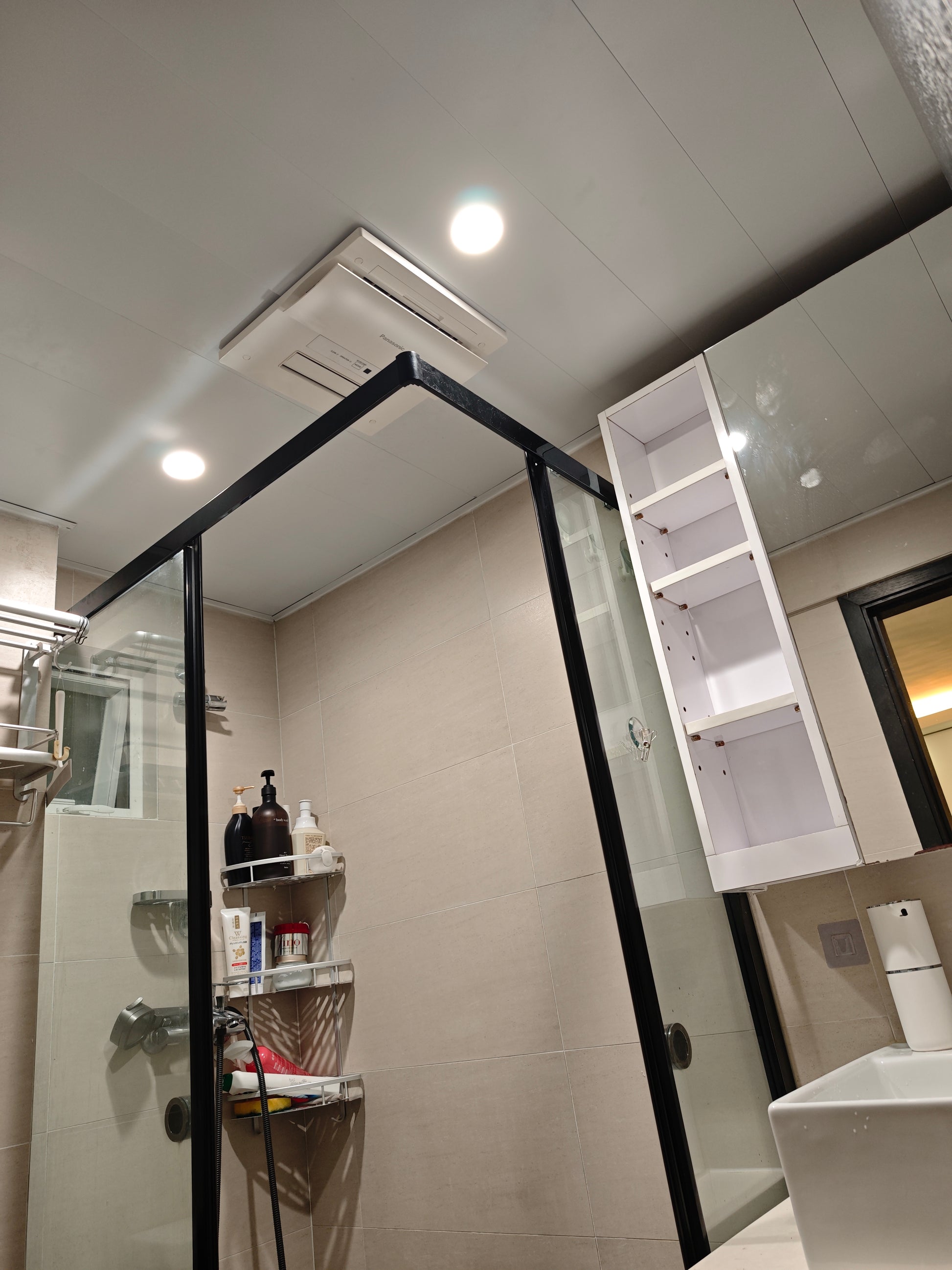 Energy-efficient ceiling bathroom heater, fast heating, experience.