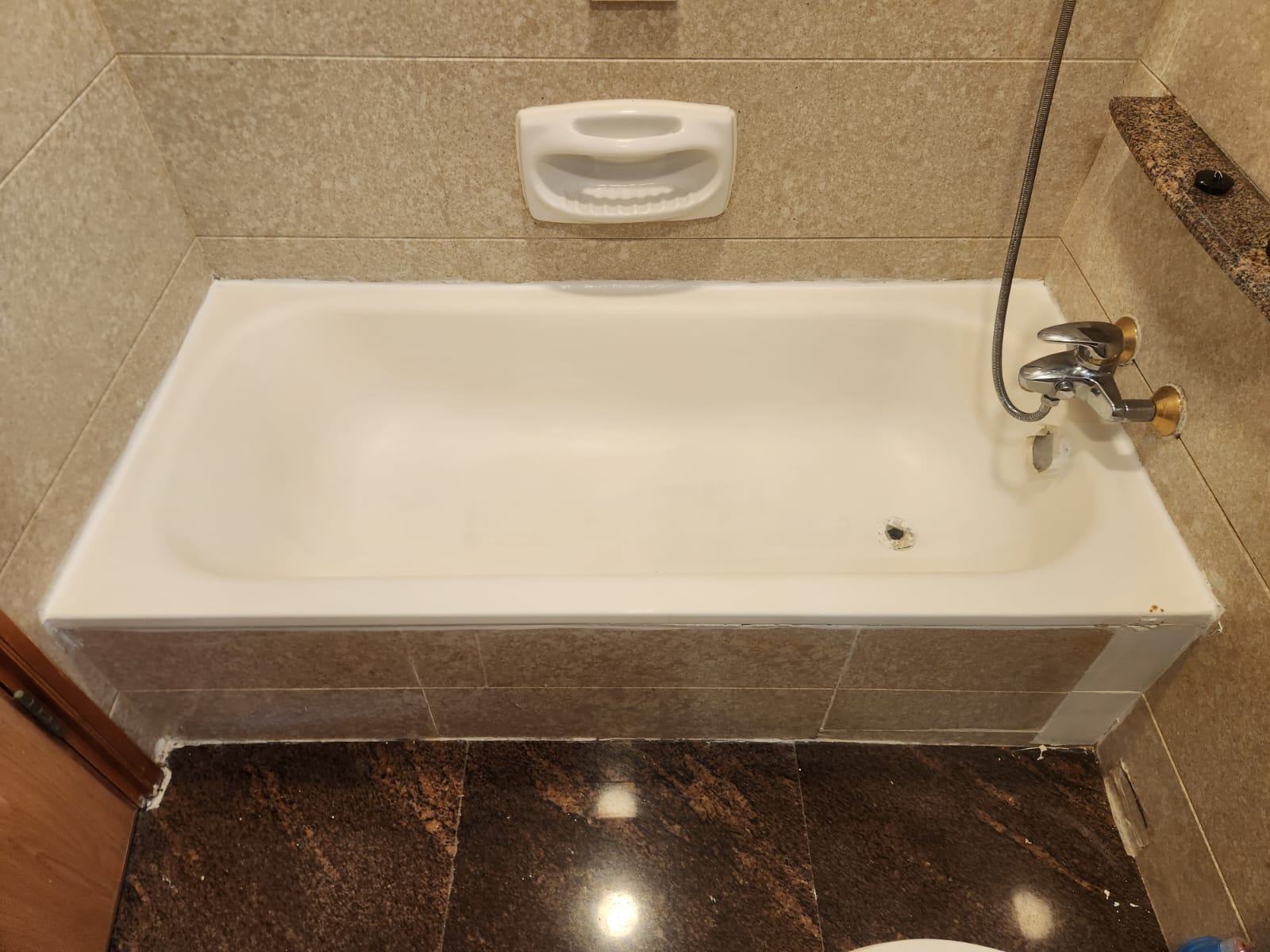 浴缸翻新前後對比｜Before & After Tub Refinishing